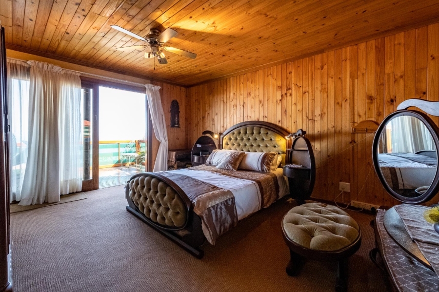 4 Bedroom Property for Sale in Herolds Bay Western Cape